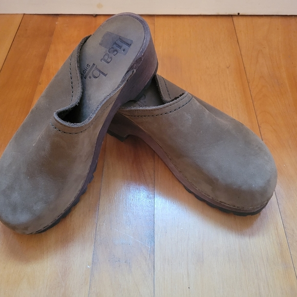 Lisa. b olive green clogs women's size 6 - Picture 7 of 7